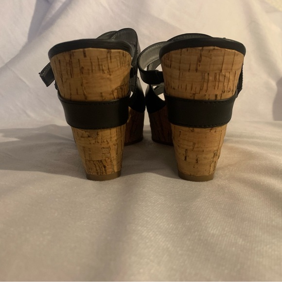 Guess wedge - Picture 2 of 4